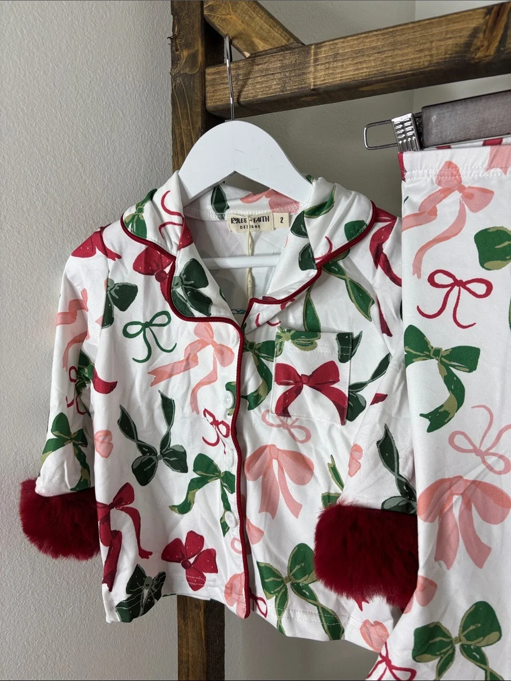 Girls White Holiday Bow Print Pajama Set with Red Faux Fur Trim Size 5